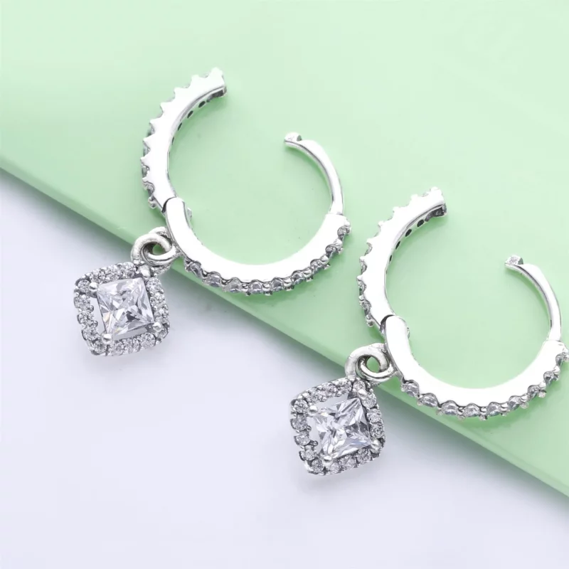 (תמונה ל-) פנדורה עגילי חישוק Square Sparkle - 298503C01 - הצג 4