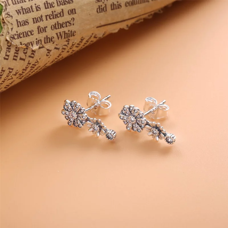 (תמונה ל-) פנדורה עגילי Sparkling Daisy Flower Trio - 298876C01 - הצג 3