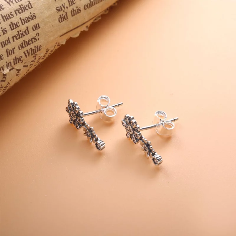 (תמונה ל-) פנדורה עגילי Sparkling Daisy Flower Trio - 298876C01 - הצג 4
