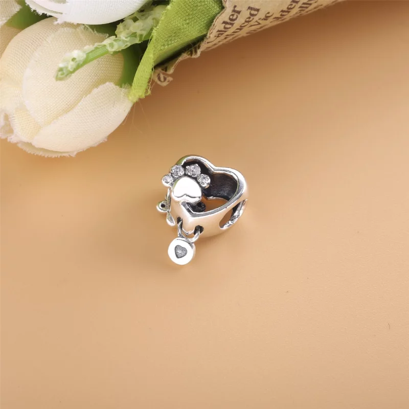 (תמונה ל-) פנדורה צ'ארמ Sparkling Paw Print & Heart - 798873C01 - הצג 2