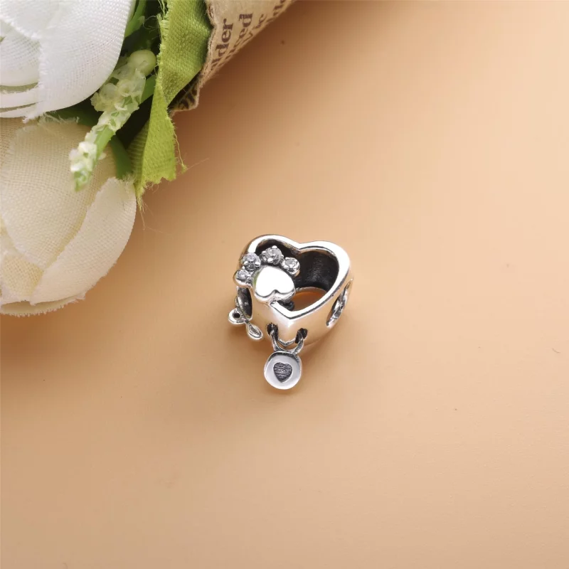 (תמונה ל-) פנדורה צ'ארמ Sparkling Paw Print & Heart - 798873C01 - הצג 4