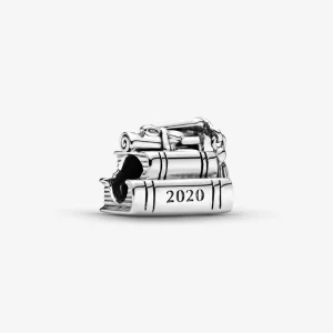 (תמונה ל-) פנדורה צ'ארמ כסף 2020 ספרי סיום - 798910C00