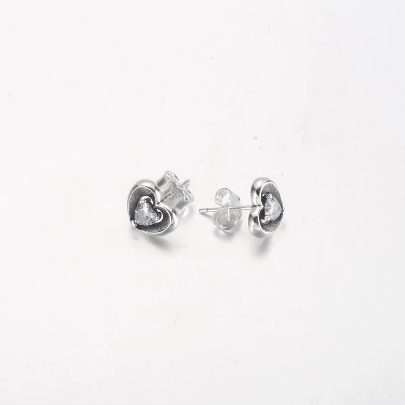 (תמונה ל-) עגילי סטאד פנדורה בעיצוב לב זוהר ואבן צפה צפה - 292500C01 - הצג 6
