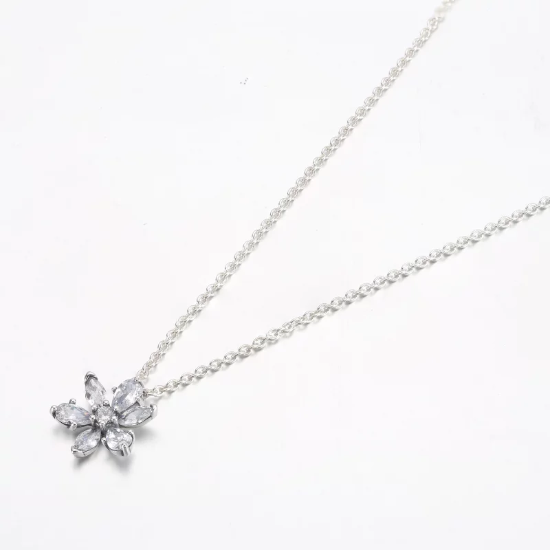 (תמונה ל-) שרשרת תליון פנדורה Sparkling Herbarium Cluster - 392387C01 - הצג 9