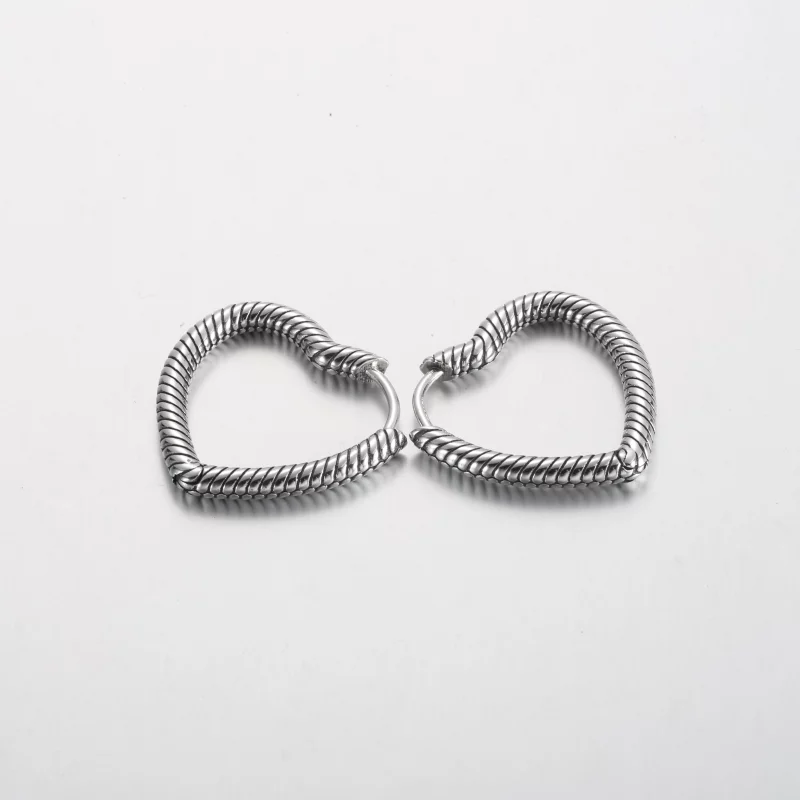 (תמונה ל-) Pandora Moments Heart Charm Hoop עגילי - 292236C00 - הצג 4