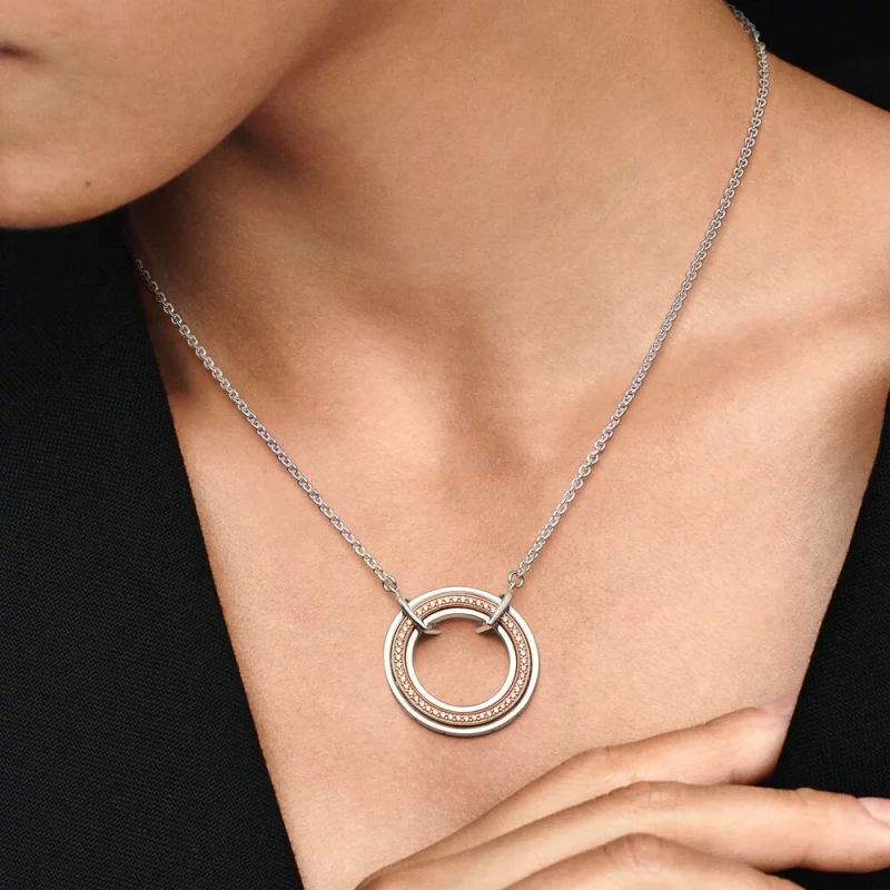 (תמונה ל-) Pandora Signature דו גוונים לוגו & שרשרת Pavé - 382772C01 - הצג 2