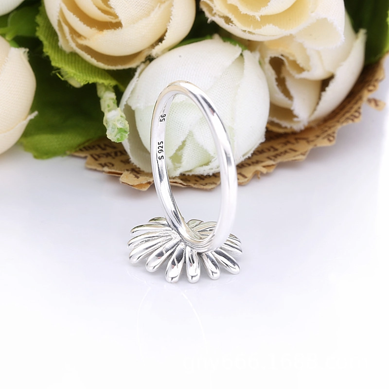 (תמונה ל-) פנדורה טבעת Pavé Daisy Flower - 198817C01 - הצג 4