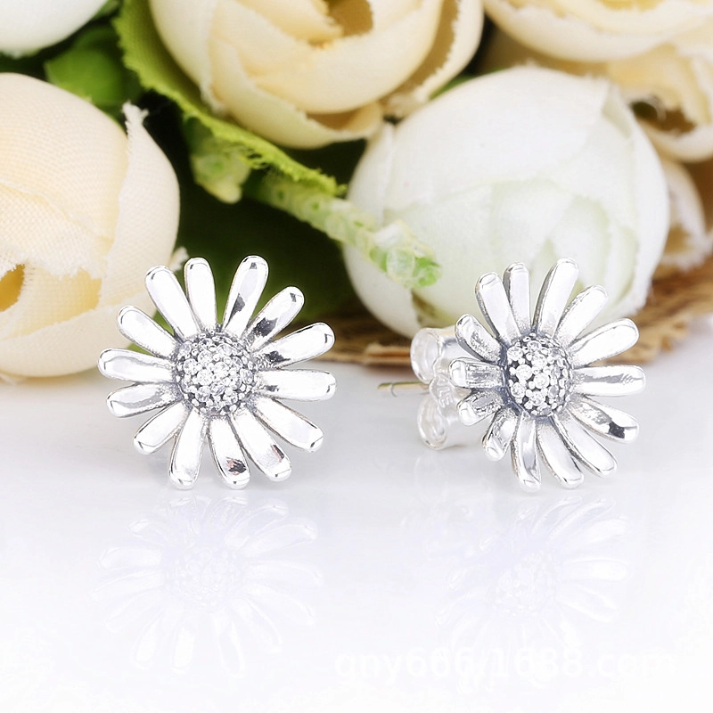 (תמונה ל-) פנדורה עגילי Pavé Daisy Flower - 298812C01 - הצג 2