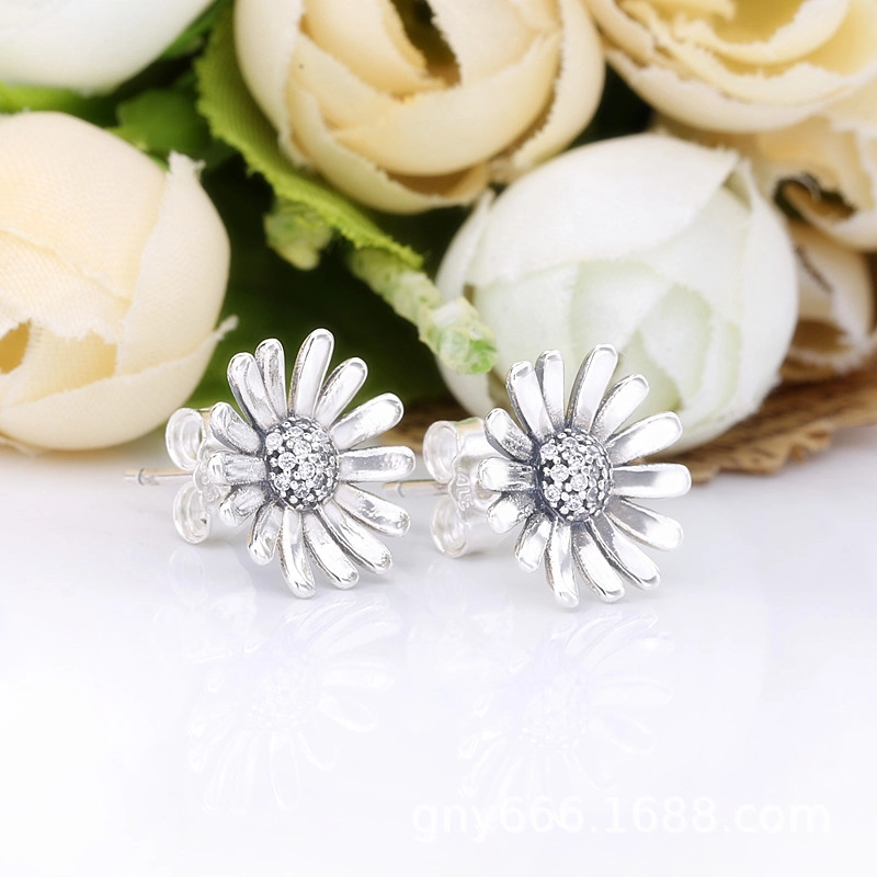 (תמונה ל-) פנדורה עגילי Pavé Daisy Flower - 298812C01 - הצג 3