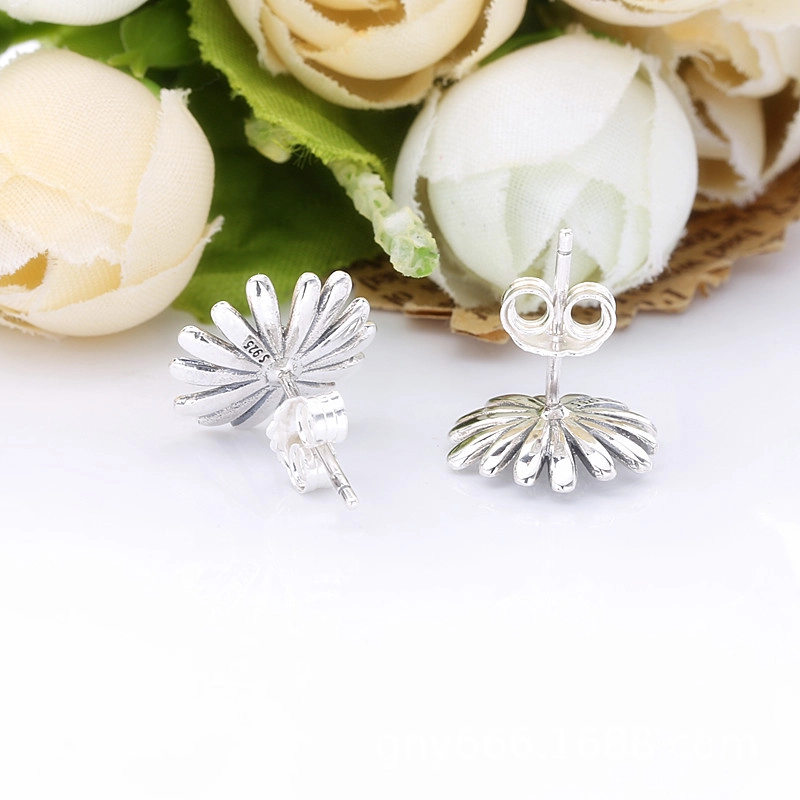 (תמונה ל-) פנדורה עגילי Pavé Daisy Flower - 298812C01 - הצג 4