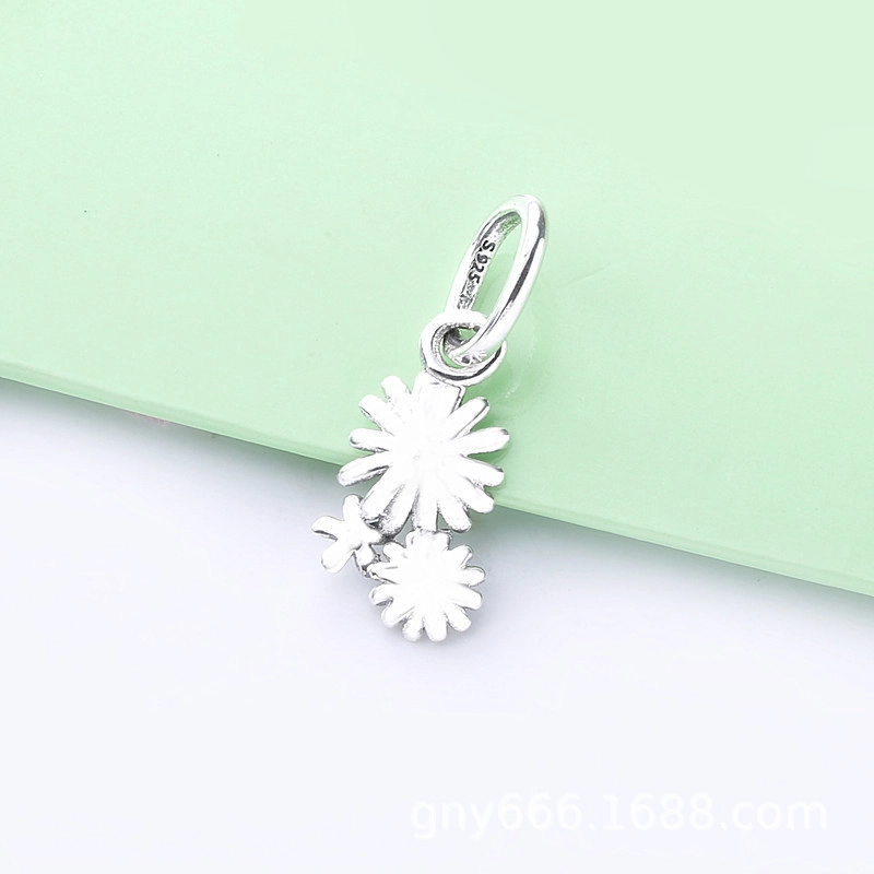 (תמונה ל-) תליון Daisy Flower Bouquet - 798819C00 - הצג 3